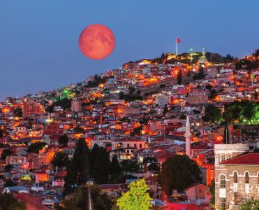 Сентябрь в Турции: персики, сардины, звезды и бархатный сезон